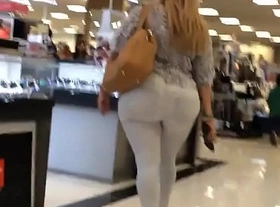 Candid - latina milf in white jeans strolling down the mall